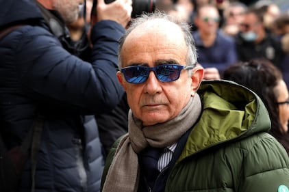 La famiglia, gli amici, i vip: il mondo della tv saluta Costanzo 13