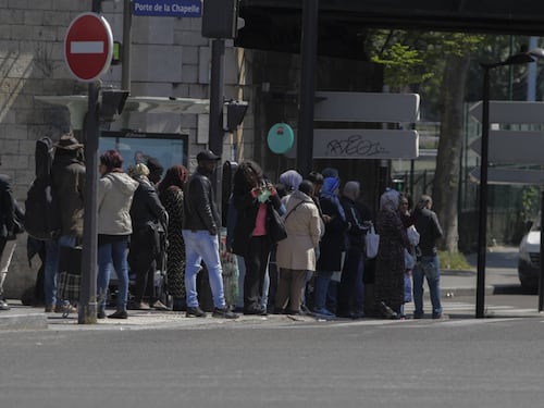 Il quartiere di Parigi in mano agli arabi: "Qui le donne non sono accettate"