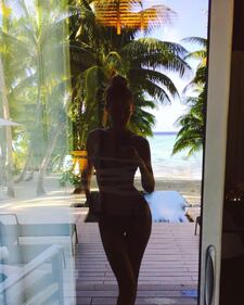 Gigi Hadid nuda sul cavallo 6