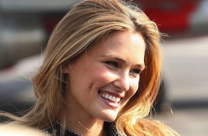 Bar Rafaeli, gravidanza sexy al mare 12