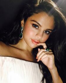 Selena Gomez supera Taylor Swift, è lei la più seguita su Instagram: foto 4