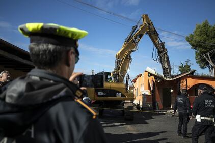 Roma, demolite le ville dei Casamonica 7