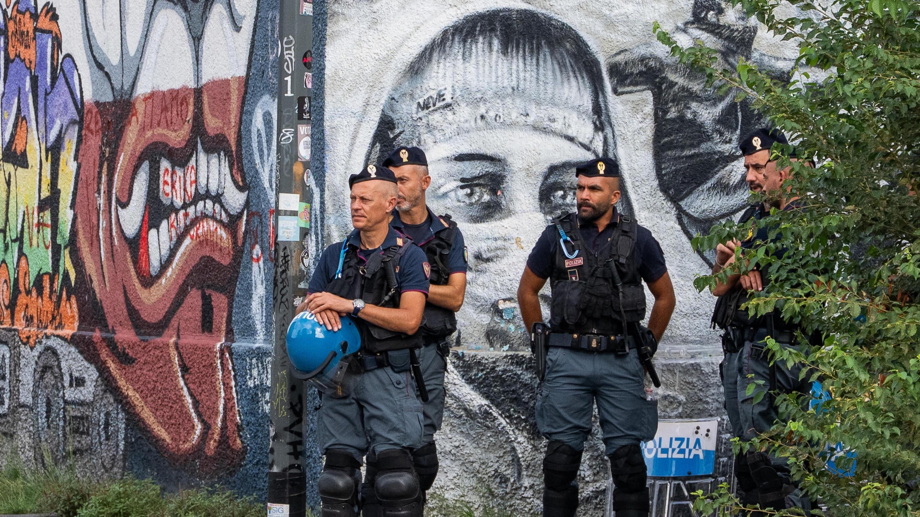 Il declino dei centri sociali. Sempre più circoli "snob" che resistono (comodi) negli immobili del Comune