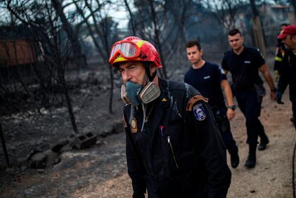 Mati, auto e case incenerite 7