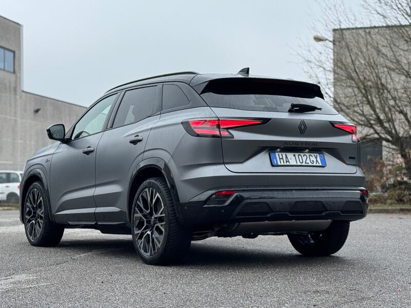 Renault Austral full hybrid: si aggiorna con il restyling 2026, la gallery del SUV francese 10
