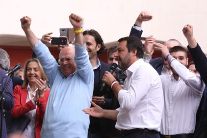 Luca Toni insieme a Salvini al comizio di Modena: ecco le immagini 7