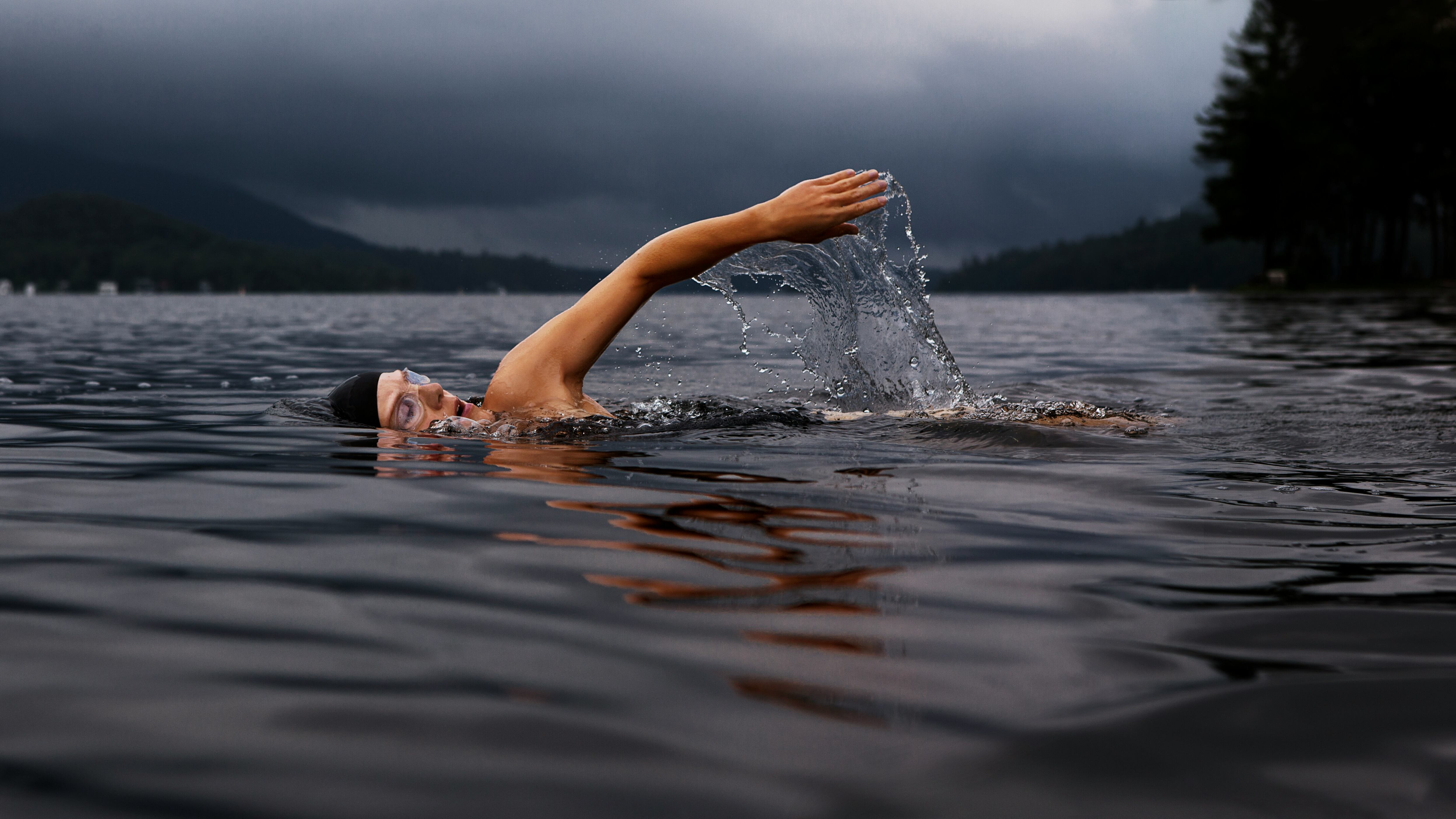 Menopausa, nuotare nell'acqua fredda migliora i sintomi