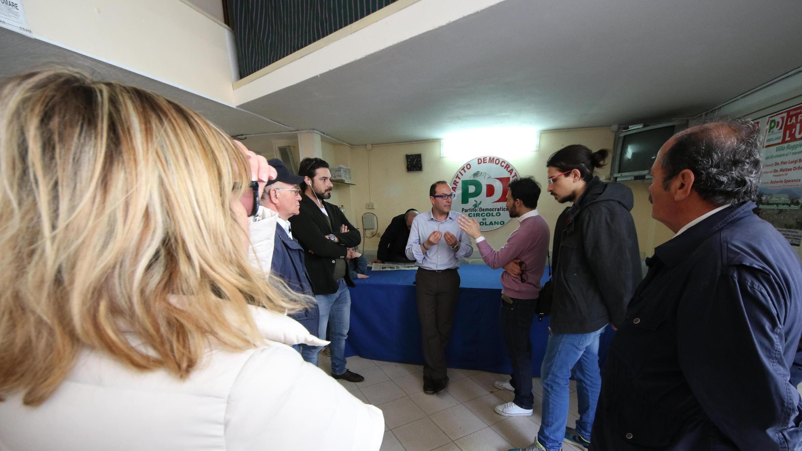 I militanti occupano la sede democrat: «Candidato sindaco imposto da Renzi» Primarie annullate dopo l'inchiesta per camorra