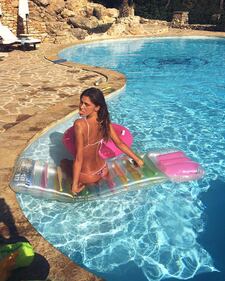 Belen Rodriguez, foto sexy per il suo compleanno 17