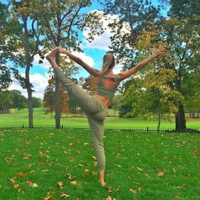 Celebrity e Yoga, le più belle foto su Instagram 3