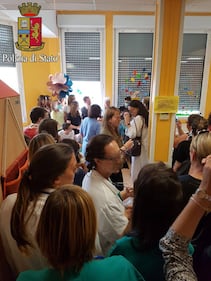Chris Martin suona per i bambini della clinica De Marchi 3