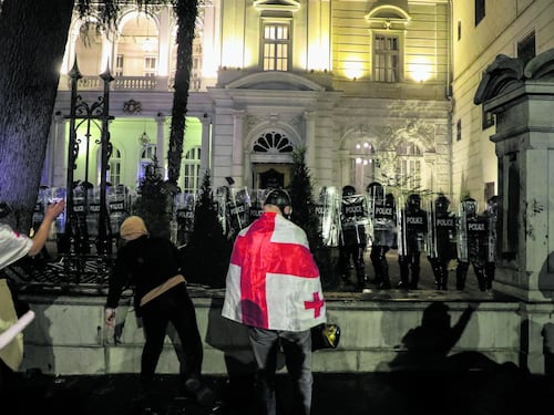 Elezioni locali in Georgia: la polizia disperde i filo-Ue