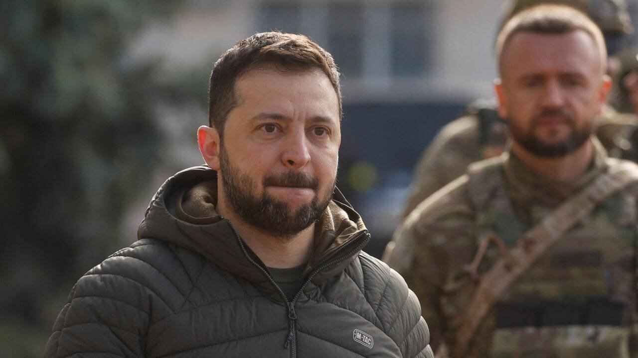 Zelensky a Sanremo previsto dopo l'una. E le polemiche continuano