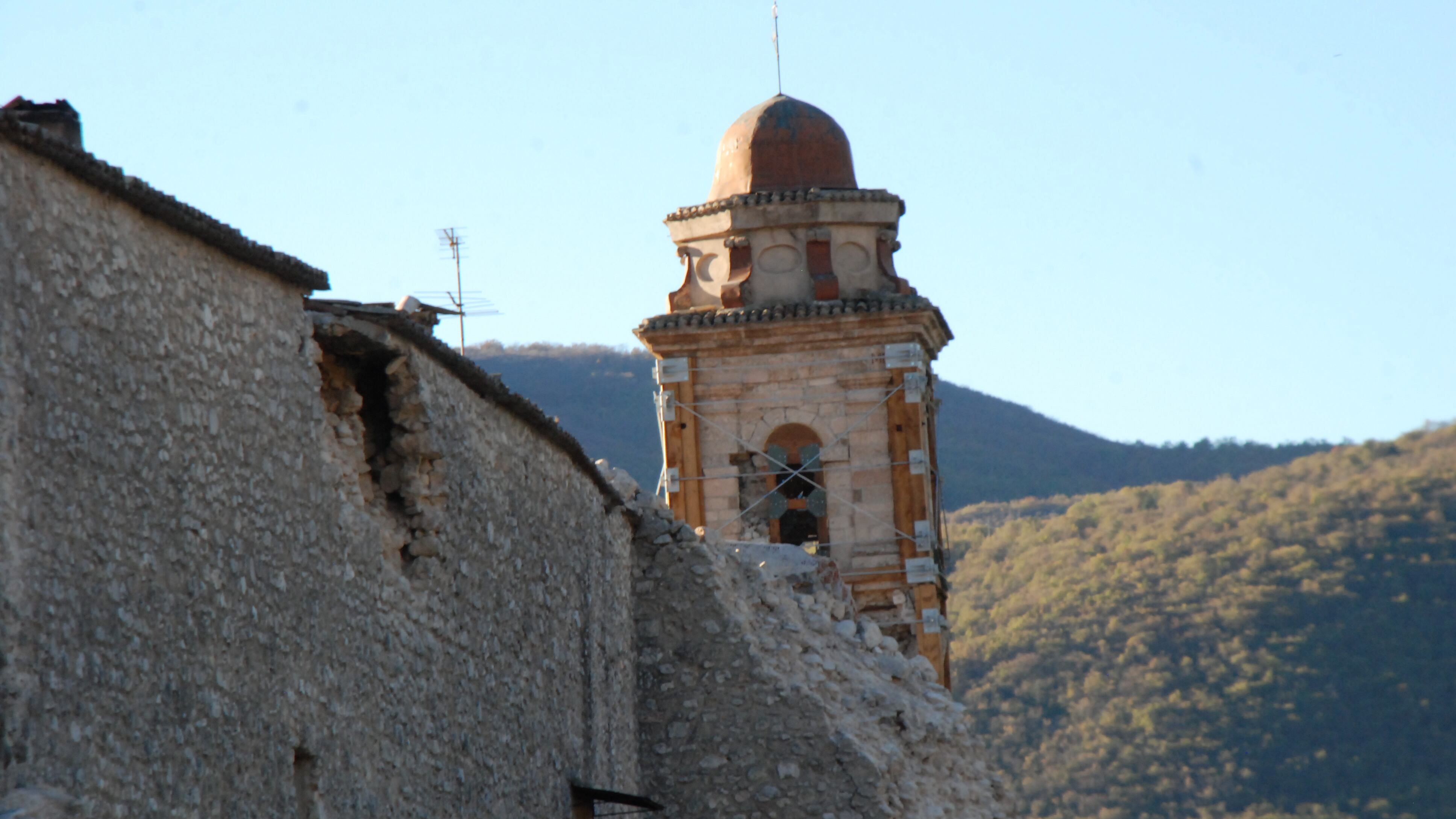 Norcia, il racconto degli abitanti: "Vivi grazie all'ora legale"