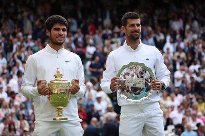 Wimbledon, Alcaraz trionfa al 5 set: le immagini più belle della premiazione 8
