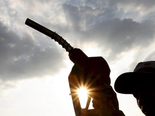 Benzina, solo 6 i Paesi dove costa più dell'Italia
