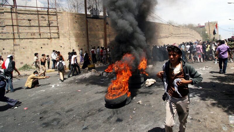Scontri a Taiz tra manifestanti e ribelli 5