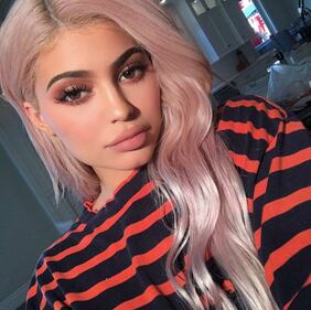 Kylie Jenner, scollatura hot su Instagram 13