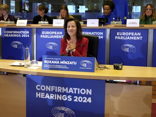 Ue, i Socialisti contro il Ppe: no alla revisione nel 2025 dello stop alle auto termiche