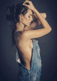 Dayane Mello, fondoschiena perfetto al mare 27