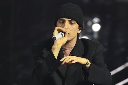 ISanremo 2024: ecco il look della terza serata del Festival di Sangiovanni 6