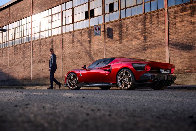 Alfa Romeo 33 Stradale, guarda le immagini 24