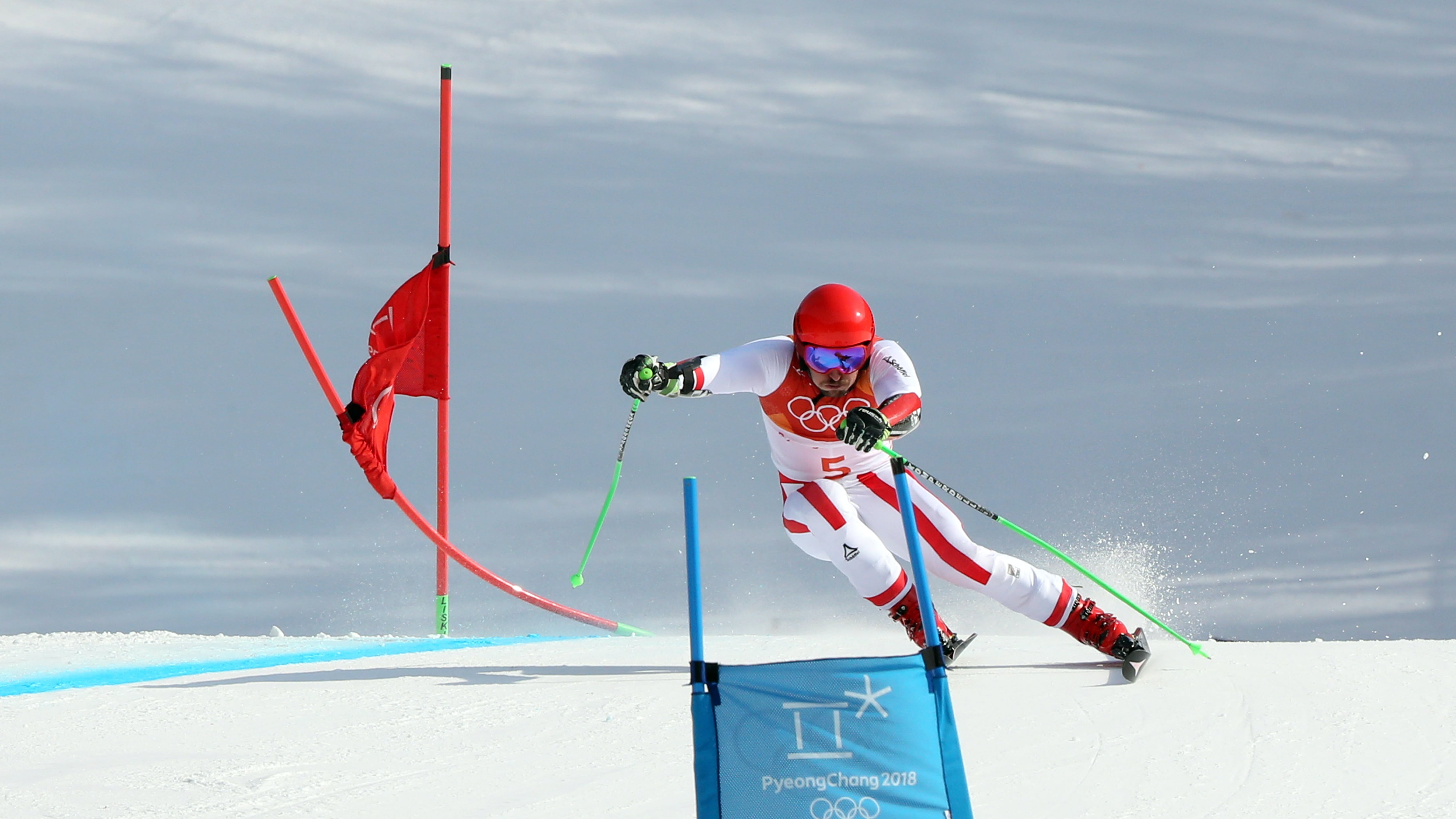 Hirscher, scusate il ritardo... È d'oro la sua lezione di slalom