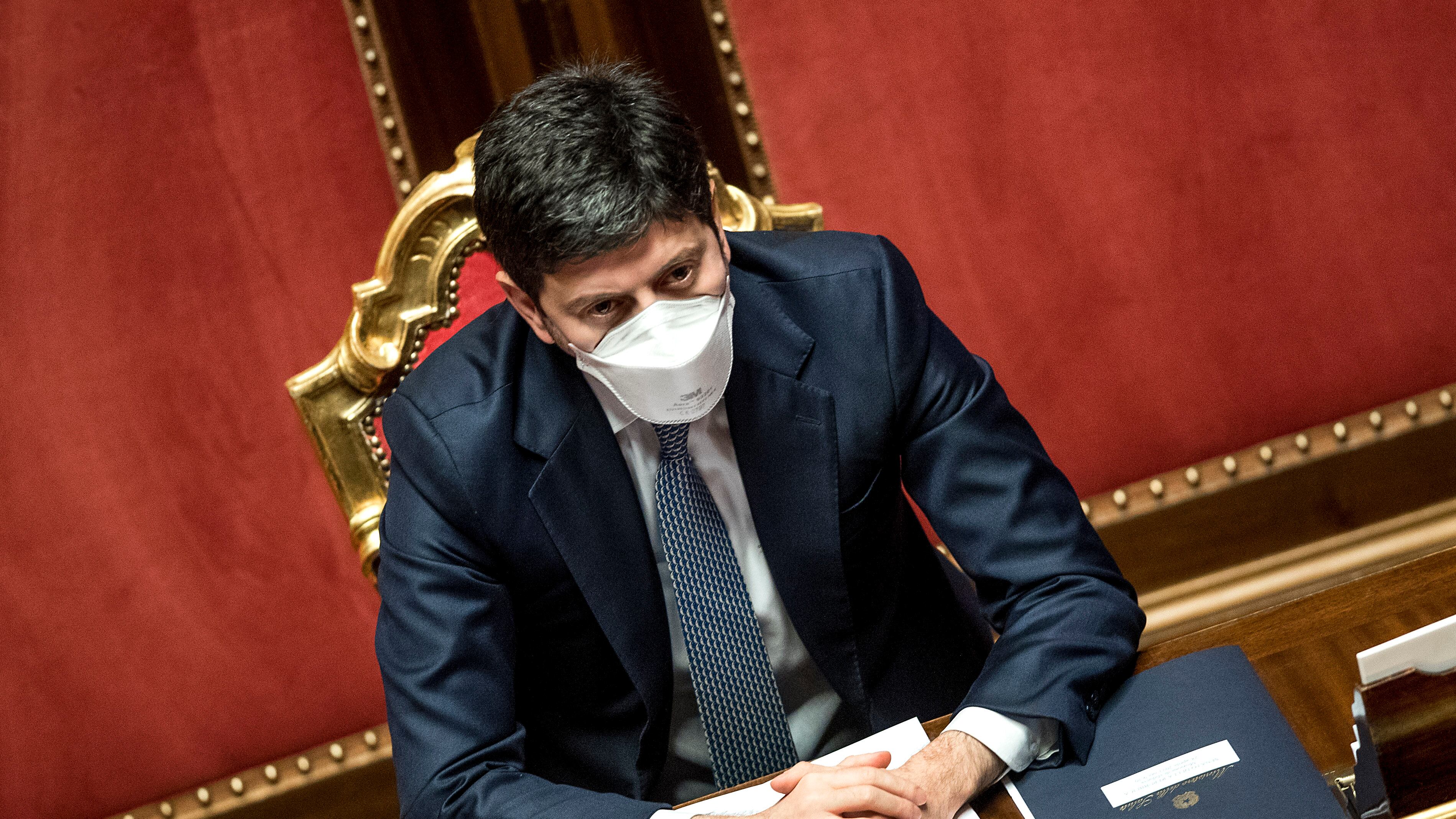 Il pasticcio di Speranza sulla variante indiana: "Io avvisato sei giorni dopo"