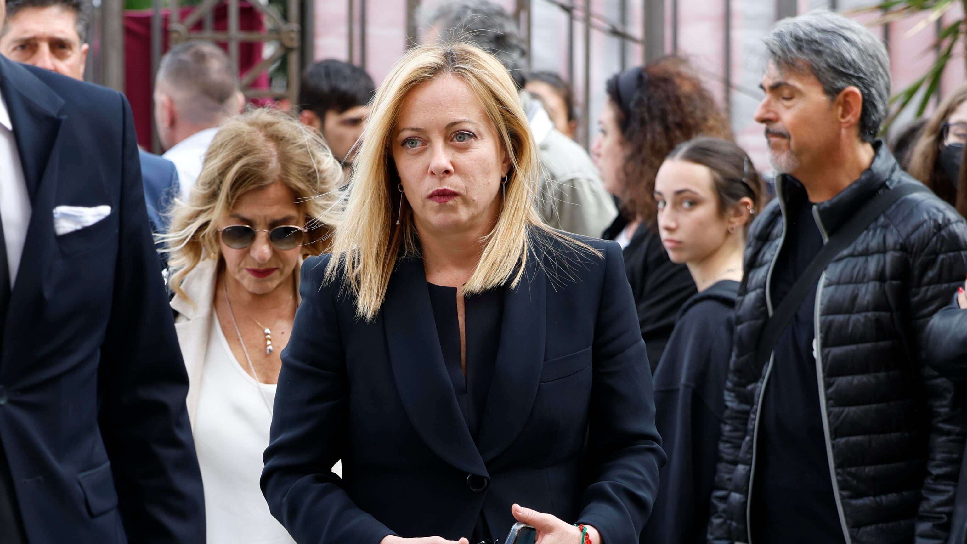 Gli eterni guelfi e ghibellini