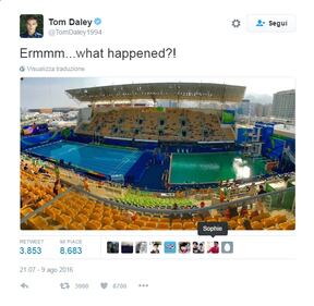 Rio, il mistero della piscina: è diventata verde 2