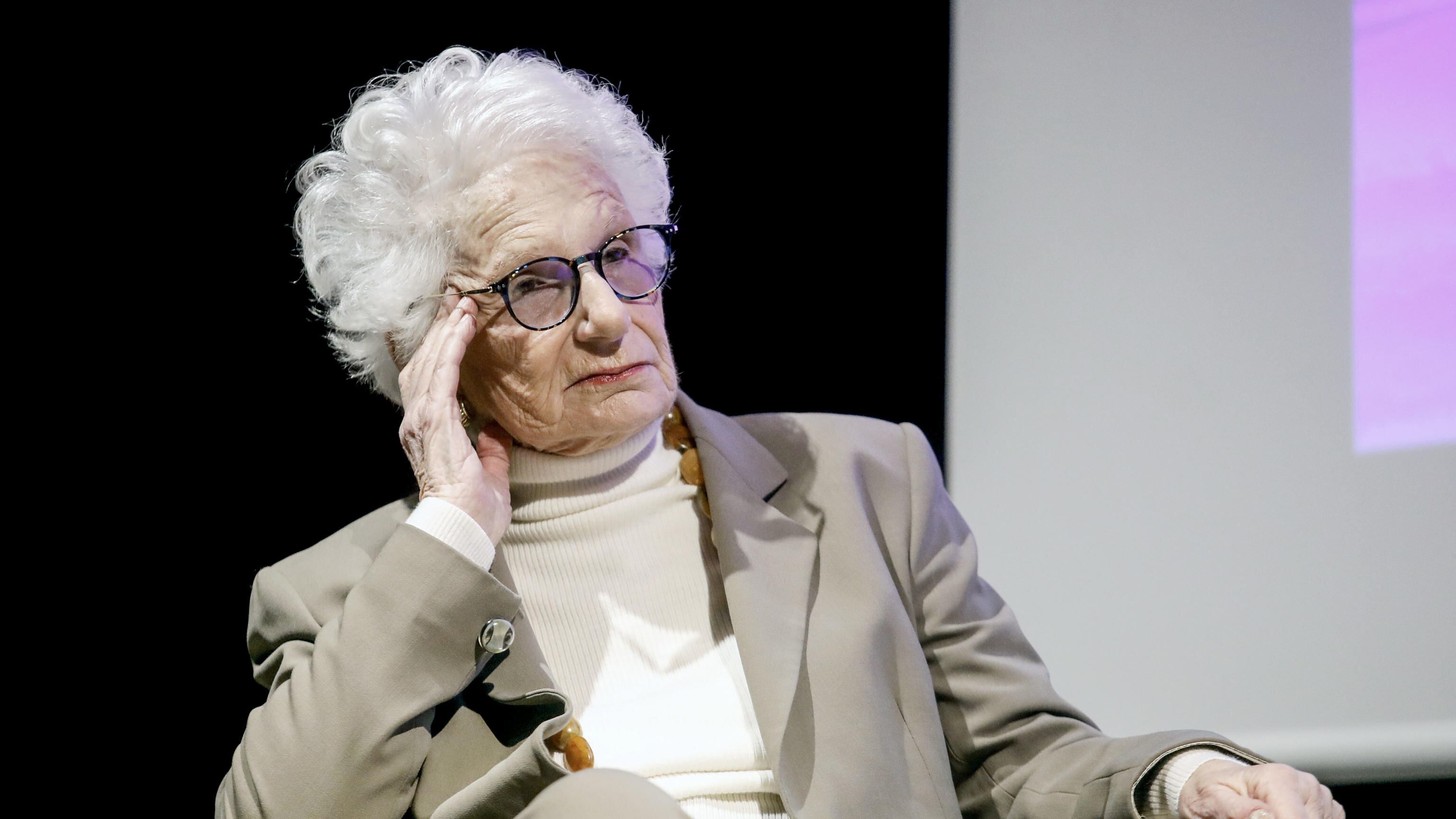 Insulti online a Liliana Segre, arriva la prima condanna agli haters: 4 mesi e 1.500 euro di risarcimento