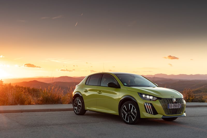 Peugeot e-208, guarda la gallery 18