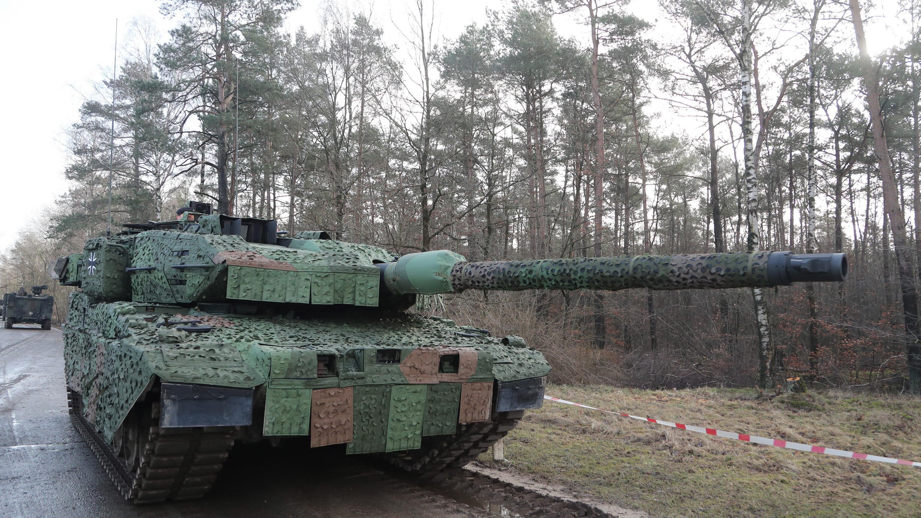 La Polonia avverte l'Ue sui Leopard all'Ucraina: "Chiederemo rimborso"