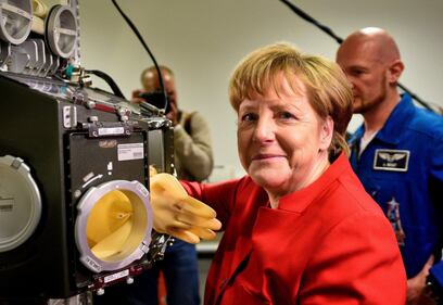 La Merkel con gli astronauti dell'Esa 11