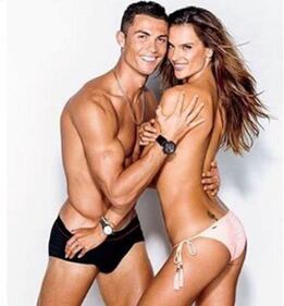 Due fisici perfetti: le pose hot di Ronaldo e della Ambrosio 7