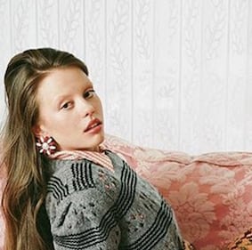 Shia LaBeouf e la sua futura sposa Mia Goth 7