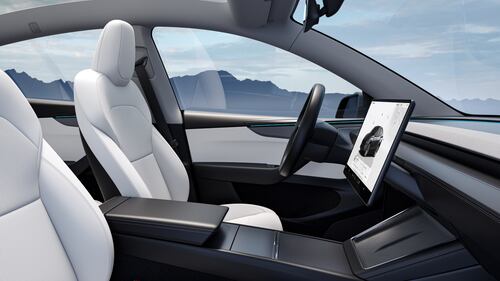 Tesla Model Y 2025: guarda la gallery del nuovo modello 15