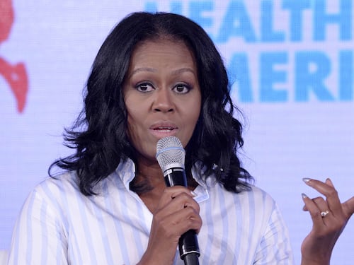 Michelle Obama contro Trump: "Cibo spazzatura? Non pensa ai ragazzi"