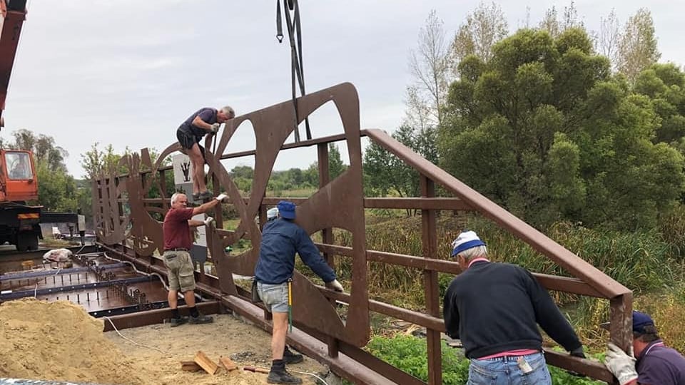 Il Ponte dell'Amicizia ricostruito dagli alpini sulla via della ritirata