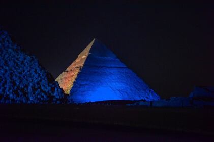 Le Piramidi si colorano di blu contro l'autismo 7