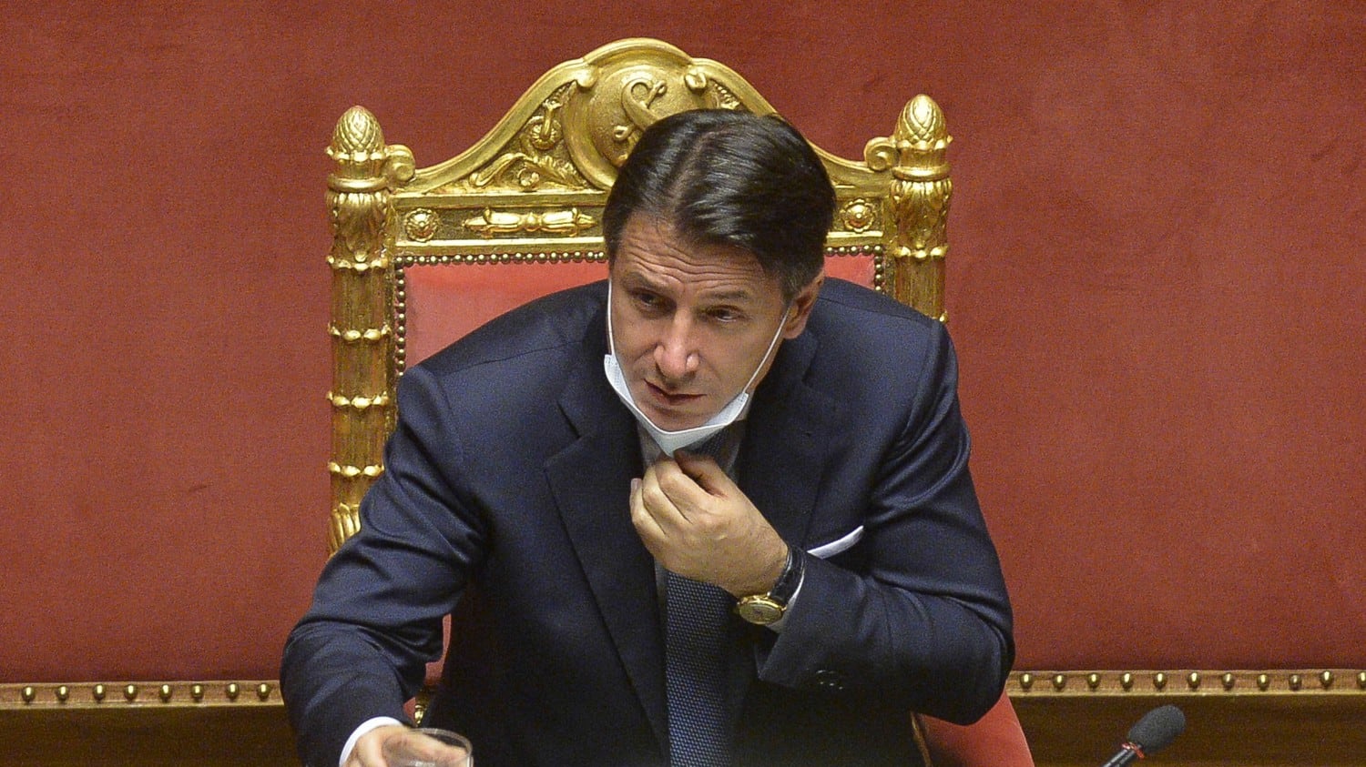 Scuola, trasporti, smart working e coprifuoco. Oggi si decide.