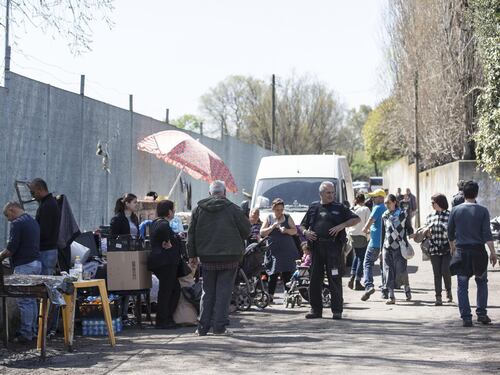Vigili aggrediti al campo rom, i nomadi: "Violenza su di noi"