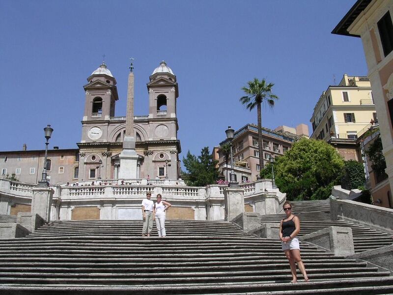 "Non so che cosa ci sia di così speciale riguardo a questa rampa di scalini. C'è un'immensa folla intorno, probabilmente condotta qui come noi dalle recensioni positive. Forse le nostre aspettative sono troppo alte"