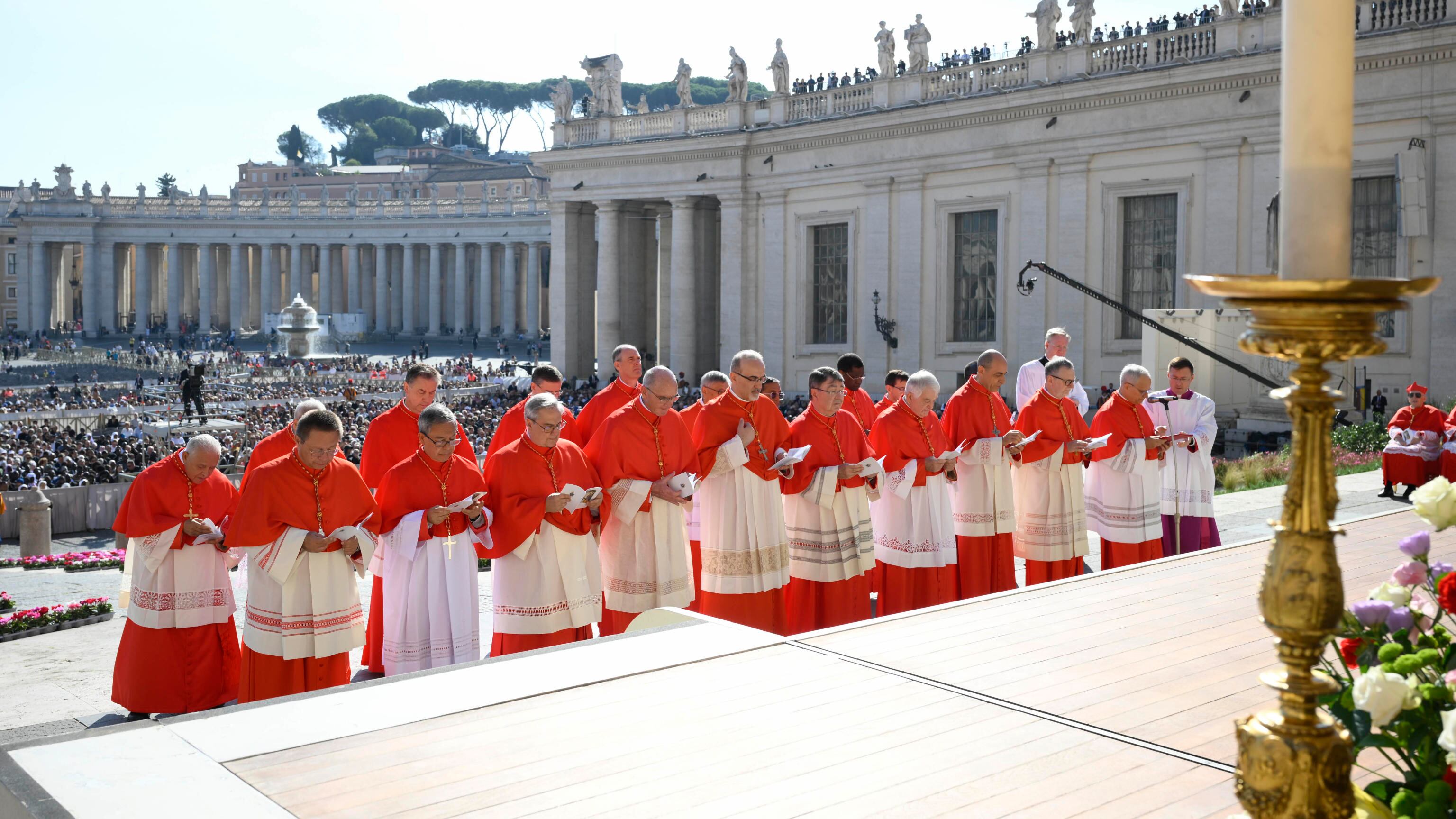 Tra i nuovi cardinali c'è anche il nunzio che si è tolto la croce per Napolitano