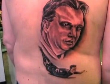 Olanda, tifoso si fa tatuare Van Persie e Van Gaal sulla schiena 3