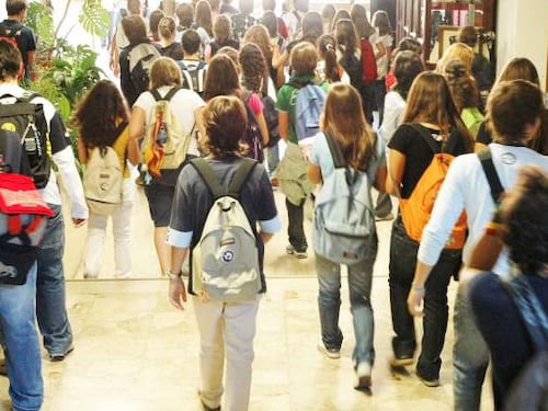 Insegnante fa sesso con gli alunni minorenni: condannata a 30 anni di carcere