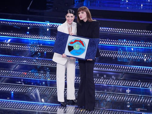 Sanremo, record storico per la serata delle cover: 13,5 milioni di telespettatori e 70.8% di share