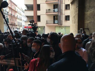Taranto, nessun distanziamento tra i giornalisti per le interviste a Conte 5