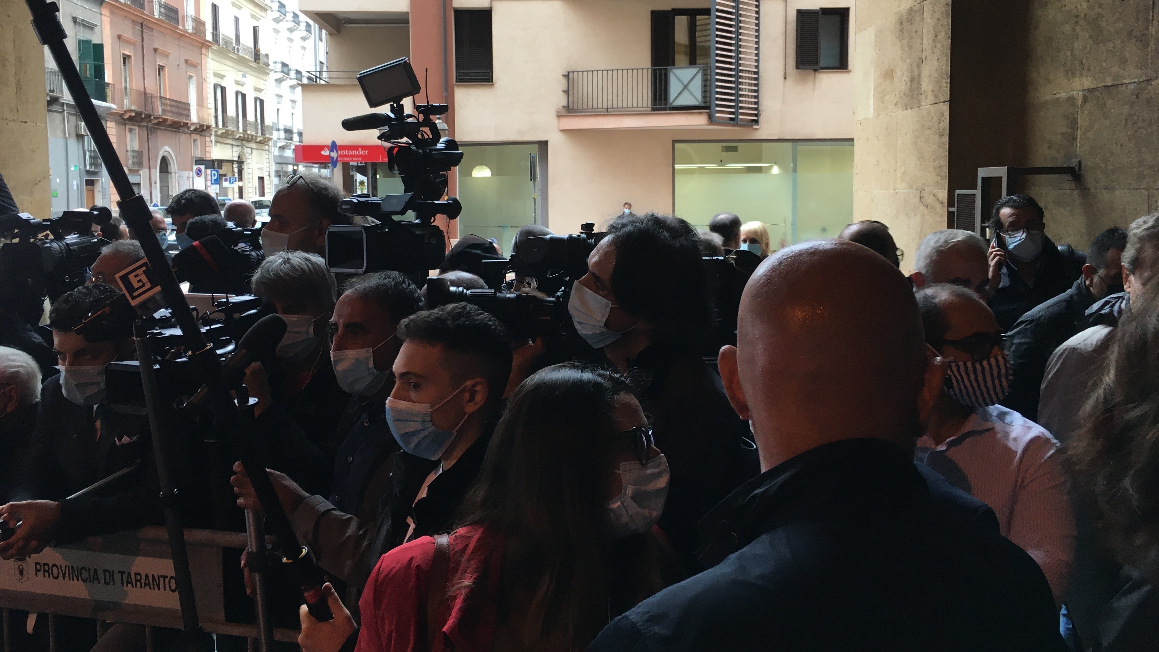 Giornalisti in rivolta: "Si voti regolarmente. Basta con l'alibi del Covid"