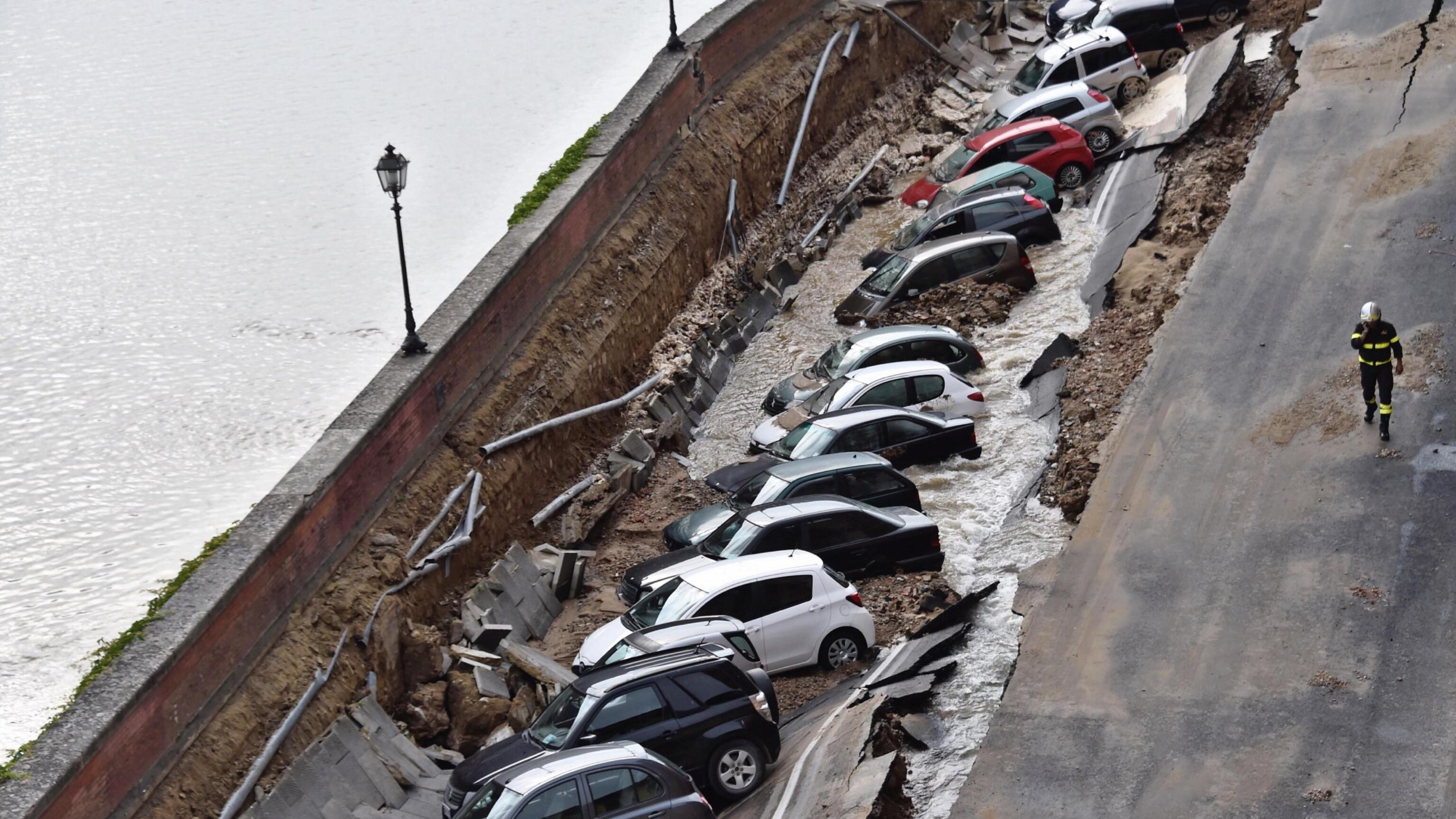 Firenze conta i danni: s'indaga per crollo colposo